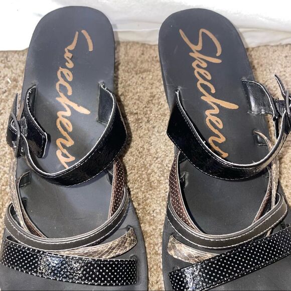 Skechers Multi Pattern Wedge Sandals Memory Foam Womans sandals SZ 9 - Picture 9 of 9